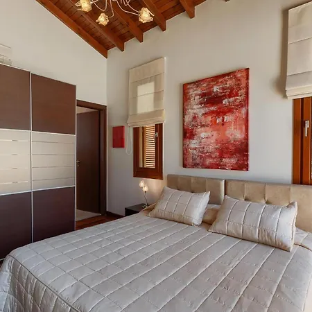 Aphrodite Hills Superior Superior 0336 Air Conditioning 4 Bedrooms Villa
